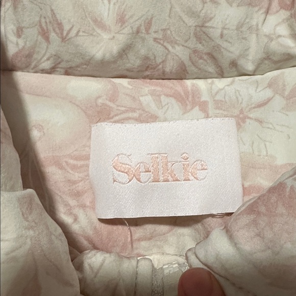 EUC SELKIE CROPPED BOW MARSHMALLOW PUFFER JACKET - Picture 5 of 5